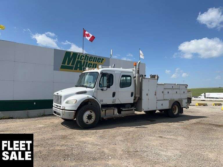 2005  Freightliner  M2 106  S/A  Service Truck