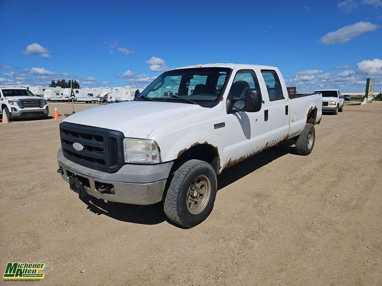 2006  Ford  F-350 Super Duty  XL 4dr Crew Cab 4WD LB