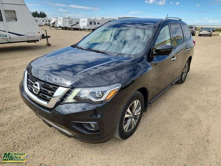 2018  Nissan  Pathfinder  4x4 SL 3rd Row SUV