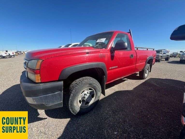 2006  Chevrolet  Silverado 2500HD  4x4 Work Truck 2dr Regular Cab