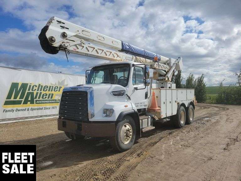 2013  Freightliner  108 SD  T/A  Bucket Truck