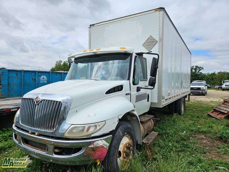 Non-Operable  2008  International  DuraStar 4300  S/A  Van Body Truck