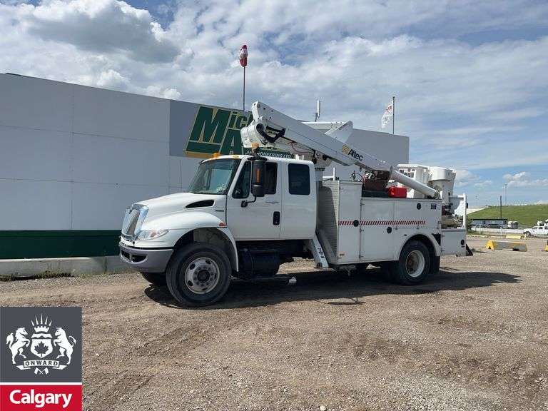 2010  International  DuraStar 4300  S/A  Bucket Truck