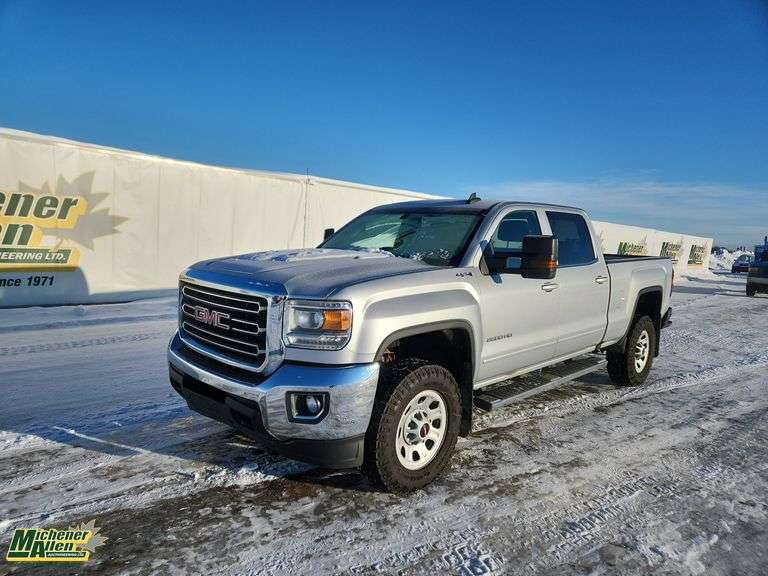2019  GMC  Sierra 2500HD  4x4 SLE 4dr Crew Cab SB