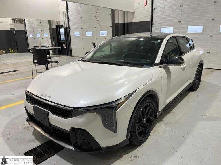 2025 Kia K4 GT line