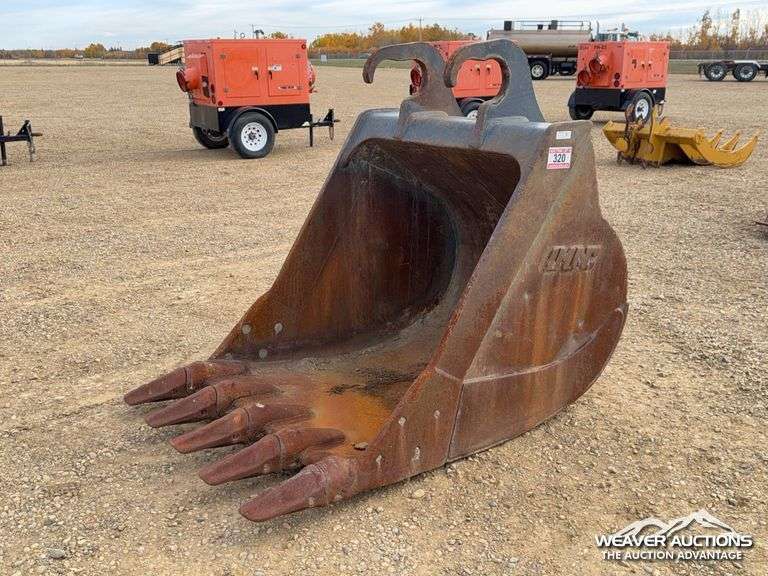 IMNC 4 FT. Heavy-Duty Excavator Bucket with Replaceable Teeth - Weaver ...