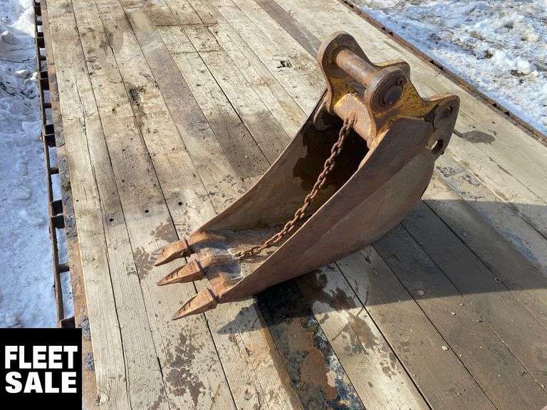 Backhoe Digging Bucket - Michener Allen Auctioneering Ltd