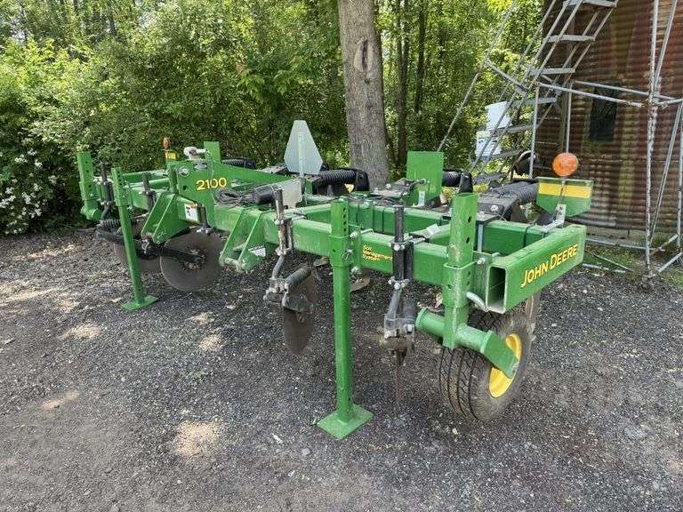2021 John Deere 2100 Minimum-Till Ripper