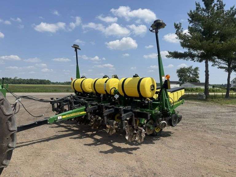 2014 John Deere 1750 Planter