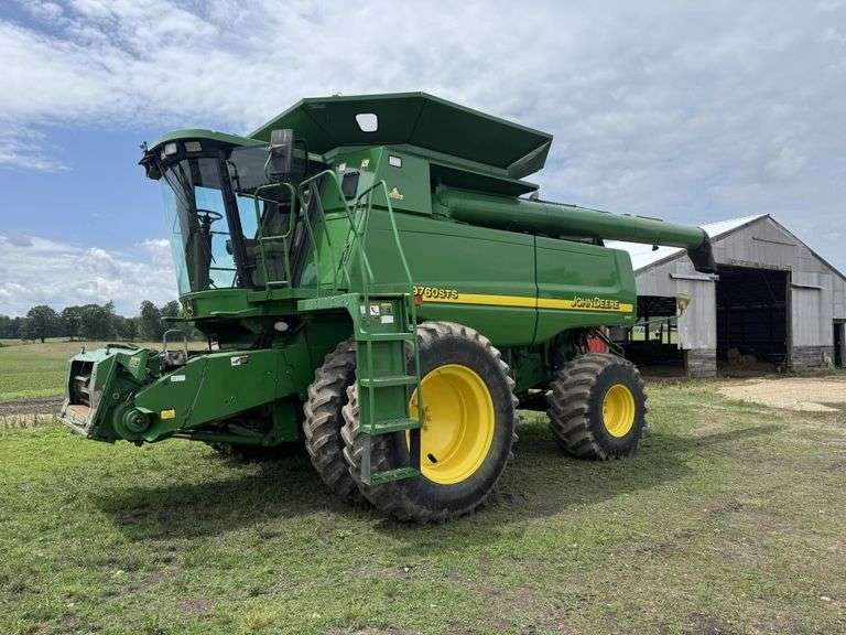 2005 John Deere 9760 STS Combine
