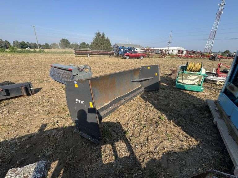 FFC Snow Pusher Bucket Mount