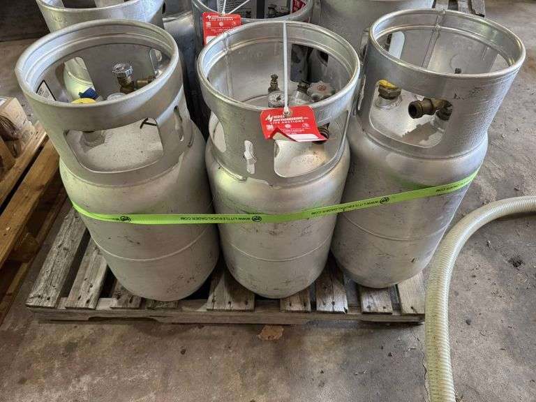FORKLIFT PROPANE TANKS