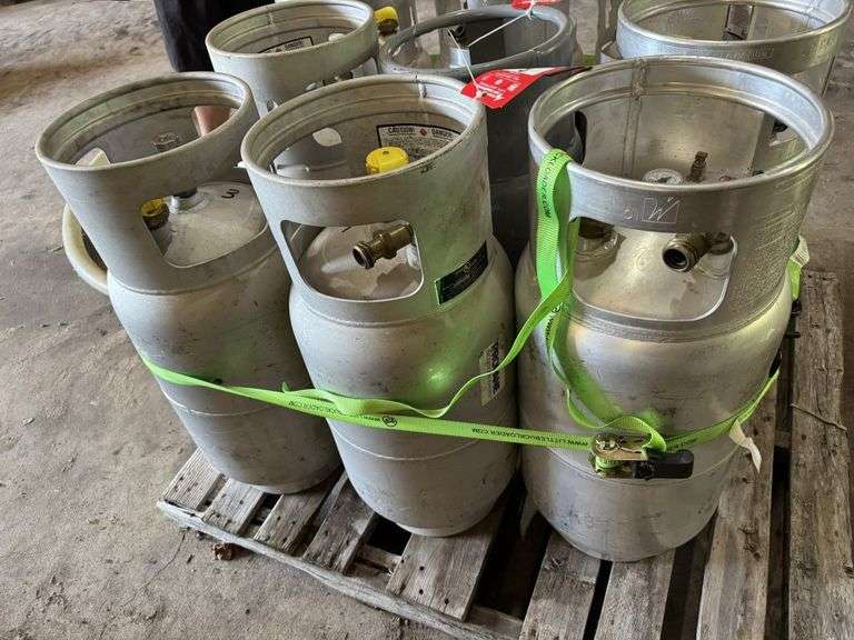 FORKLIFT PROPANE TANKS