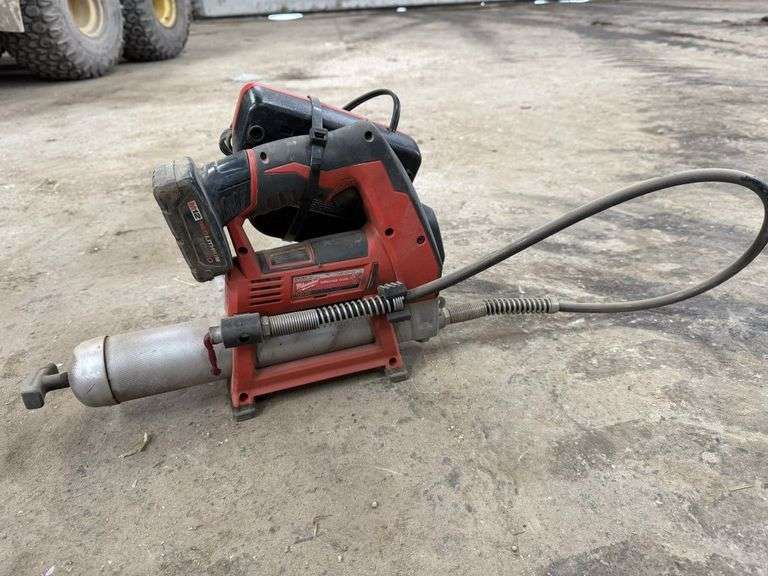 Milwaukee M12 battery grease gun with charger, 1 battery