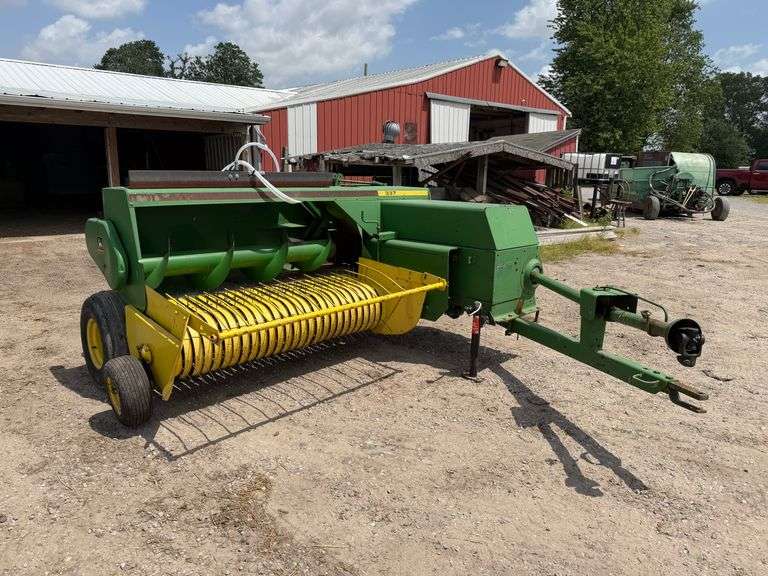 John Deere 337 Square Baler John Deere 337 Square Baler
