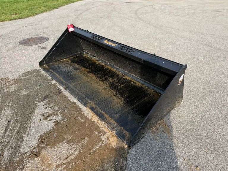 New Tomahawk Skid Steer Bucket 72" Quick Attach New Tomahawk 72” Skid Steer Bucket