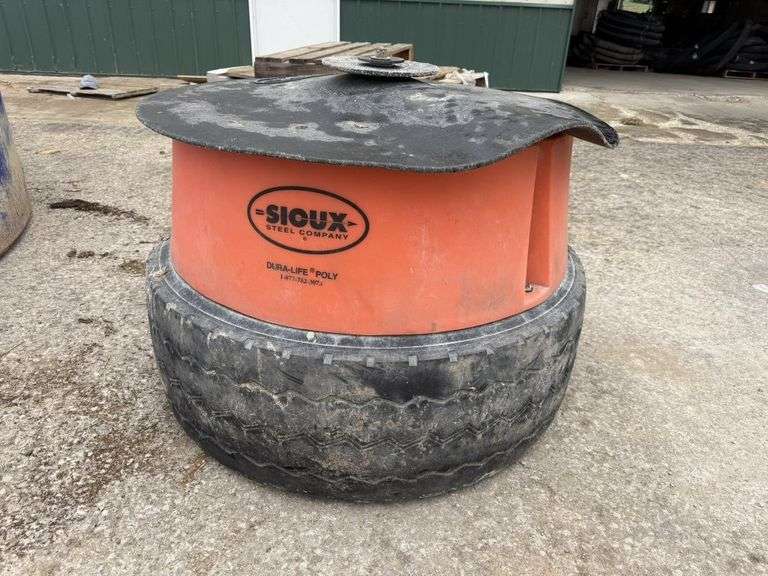Sioux Steel Company Dura Life poly mineral feeder