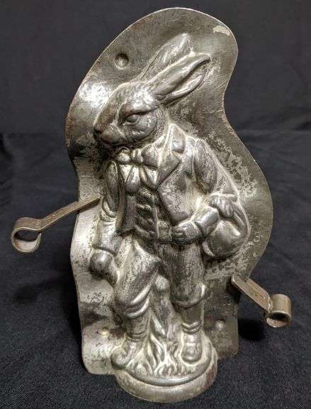 ANTIQUE CHOCOLATE MOLD EASTER BUNNY RABBIT MALE WITH CLOTHING & HAVERSACK ANTON REICHE DRESDEN