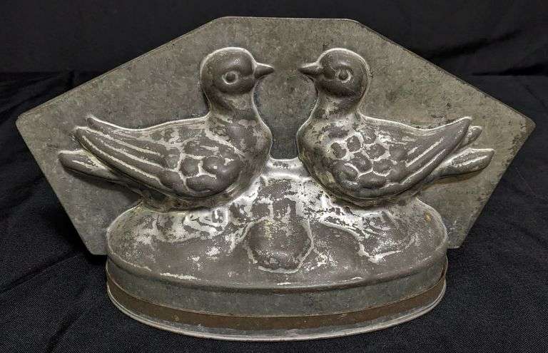 ANTIQUE CHOCOLATE MOLD 2 DOVES OR PIGEONS ON NEST