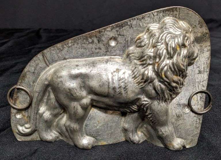 ANTIQUE CHOCOLATE MOLD MAJESTIC AFRICAN LION H WALTER BERLIN