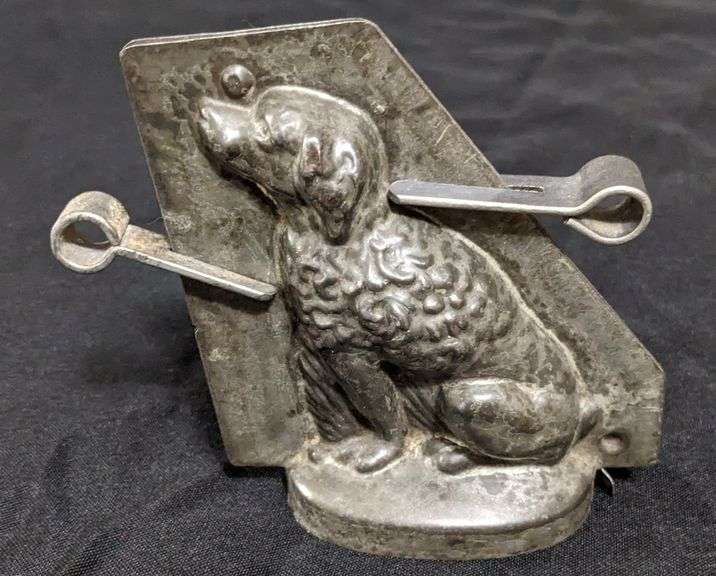 ANTIQUE CHOCOLATE MOLD SETTER DOG