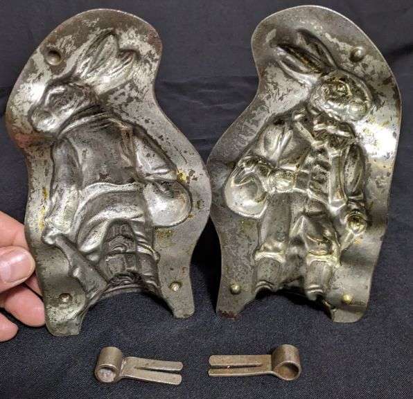 ANTIQUE CHOCOLATE MOLD EASTER BUNNY RABBIT MALE WITH CLOTHING & HAVERSACK ANTON REICHE DRESDEN