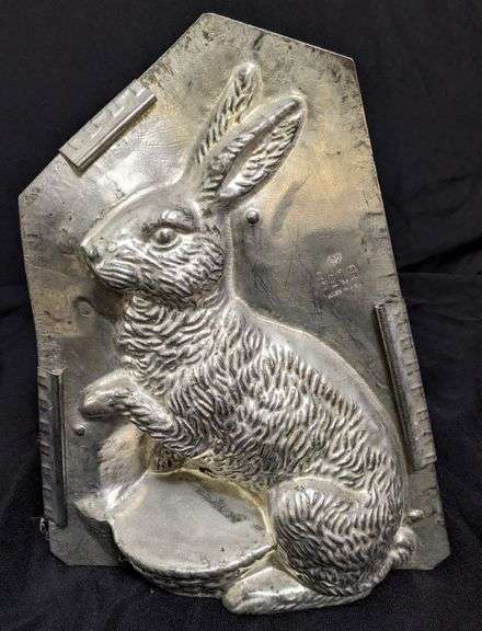 LARGE ANTIQUE CHOCOLATE MOLD EASTER BUNNY RABBIT