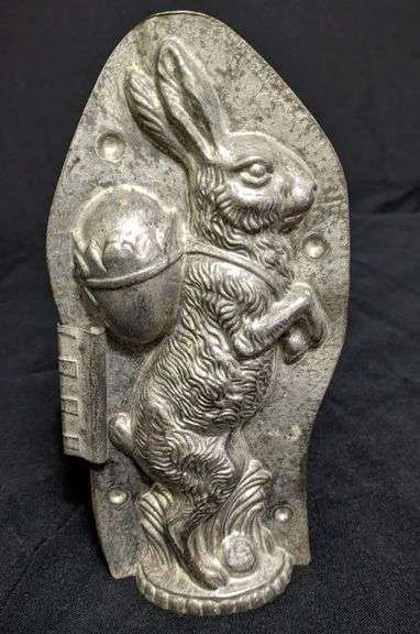 ANTIQUE CHOCOLATE MOLD EASTER BUNNY RABBIT WITH EGG PACK H WALTER BERLIN
