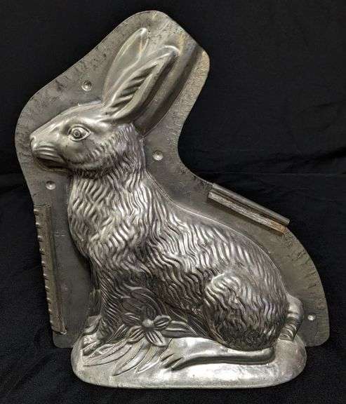 LARGE ANTIQUE CHOCOLATE MOLD EASTER BUNNY RABBIT