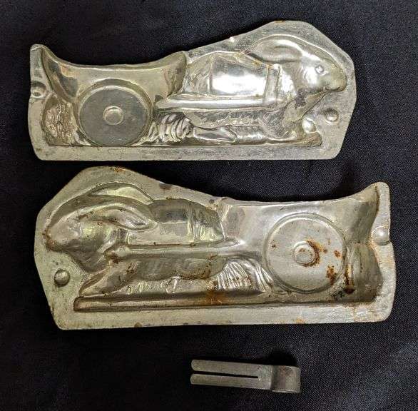 ANTIQUE CHOCOLATE MOLD EASTER BUNNY RABBIT PULLING WAGON