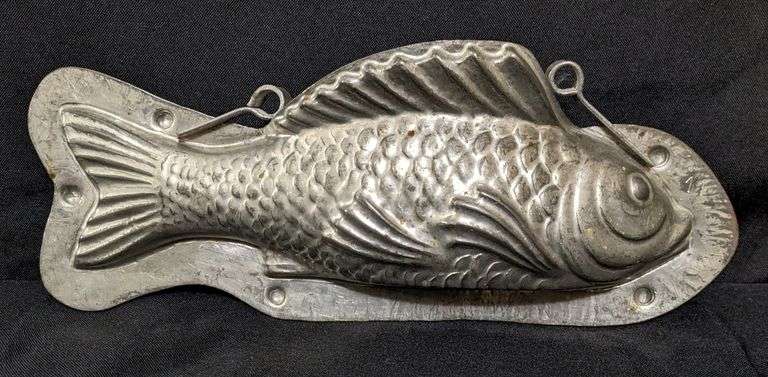 ANTIQUE CHOCOLATE MOLD CARP KOI FISH SHEEPSHEAD