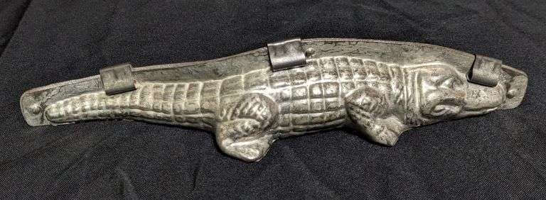 ANTIQUE CHOCOLATE MOLD ALLIGATOR LE TANG FILS