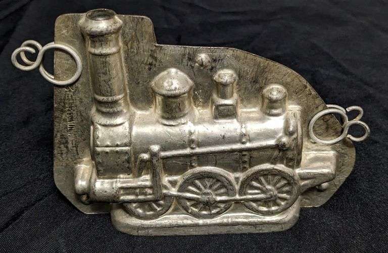 ANTIQUE CHOCOLATE MOLD TRAIN LOCOMOTIVE ANTON REICHE DRESDEN