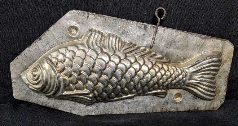 ANTIQUE CHOCOLATE MOLD CARP KOI FISH SHEEPSHEAD