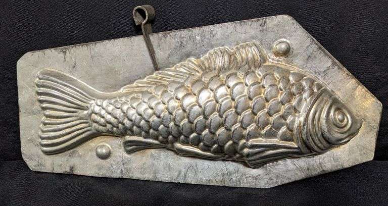 ANTIQUE CHOCOLATE MOLD CARP KOI FISH SHEEPSHEAD