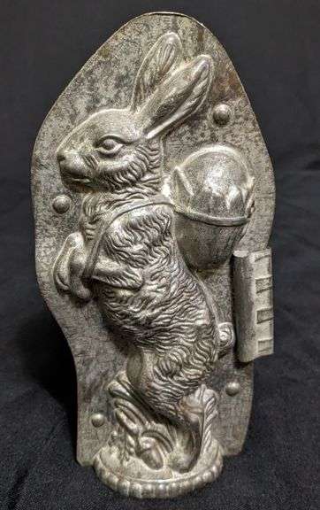 ANTIQUE CHOCOLATE MOLD EASTER BUNNY RABBIT WITH EGG PACK H WALTER BERLIN