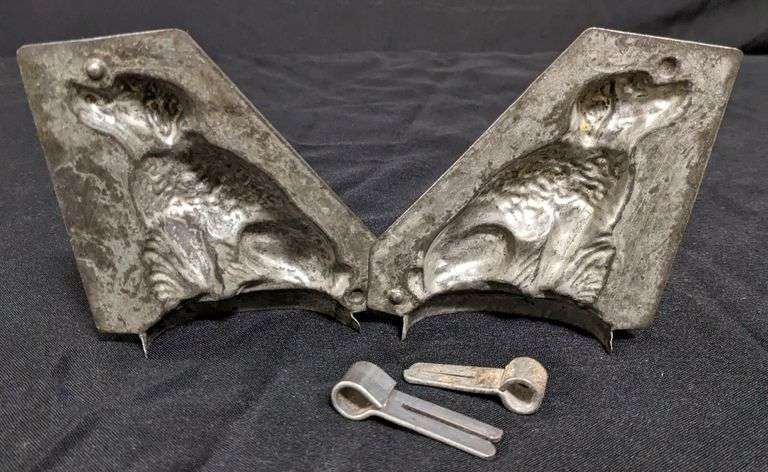 ANTIQUE CHOCOLATE MOLD SETTER DOG
