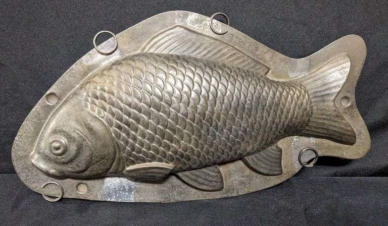 ANTIQUE CHOCOLATE MOLD CARP KOI FISH SHEEPSHEAD ANTON REICHE DRESDEN