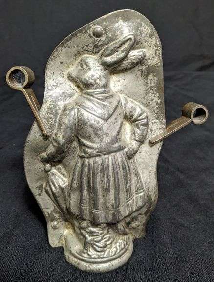 ANTIQUE CHOCOLATE MOLD EASTER BUNNY RABBIT FEMALE WITH CLOTHING & PARASOL ANTON REICHE DRESDEN