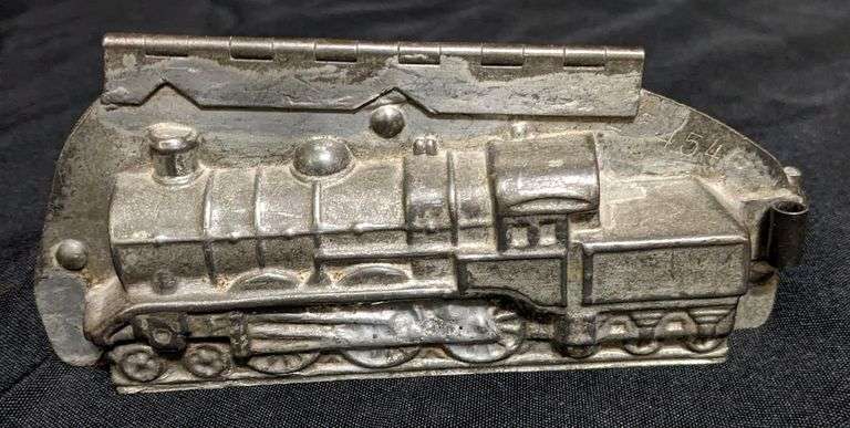 ANTIQUE CHOCOLATE MOLD TRAIN LOCOMOTIVE ANTON REICHE DRESDEN