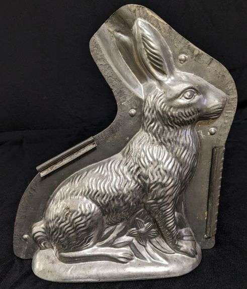 LARGE ANTIQUE CHOCOLATE MOLD EASTER BUNNY RABBIT