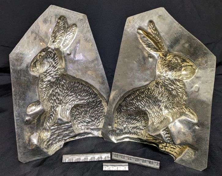 LARGE ANTIQUE CHOCOLATE MOLD EASTER BUNNY RABBIT