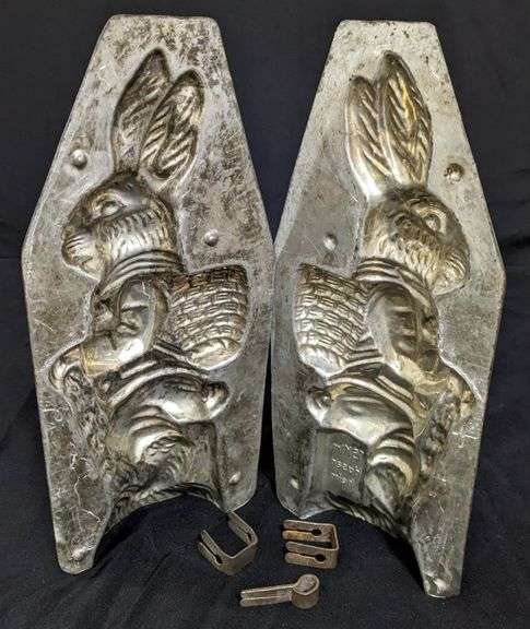 LARGE ANTIQUE CHOCOLATE MOLD EASTER BUNNY RABBIT