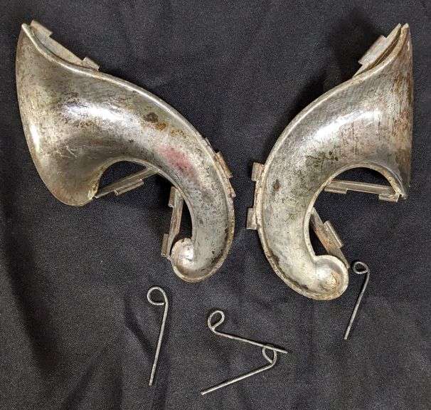ANTIQUE CHOCOLATE MOLD CORNICOPIA HORN