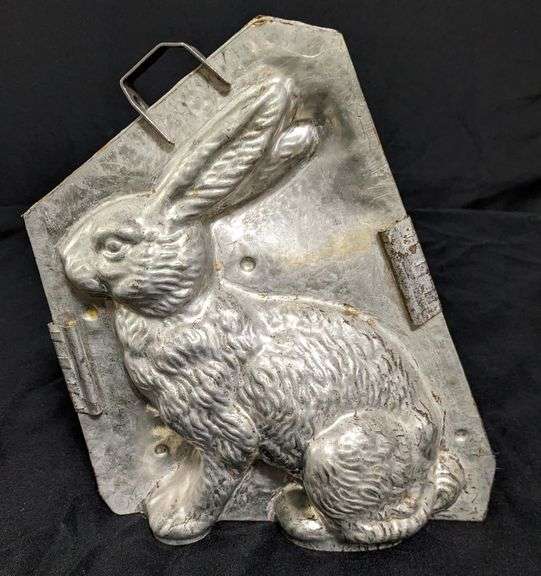 LARGE ANTIQUE CHOCOLATE MOLD EASTER BUNNY RABBIT