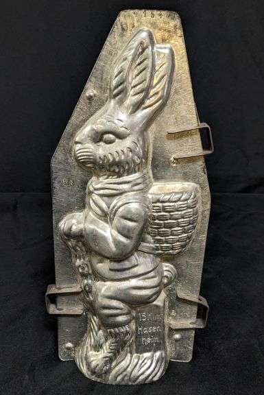 LARGE ANTIQUE CHOCLOATE MOLD EASTER BUNNY RABBIT