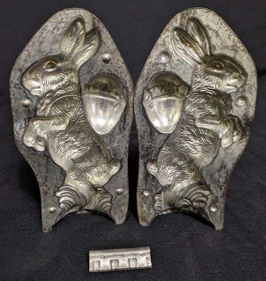 ANTIQUE CHOCOLATE MOLD EASTER BUNNY RABBIT WITH EGG PACK H WALTER BERLIN
