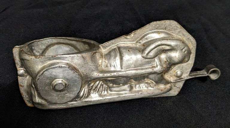 ANTIQUE CHOCOLATE MOLD EASTER BUNNY RABBIT PULLING WAGON