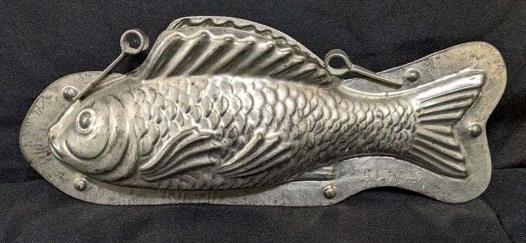 ANTIQUE CHOCOLATE MOLD CARP KOI FISH SHEEPSHEAD