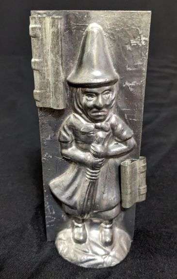 ANTIQUE CHOCLATE MOLD HALLOWEEN WITCH